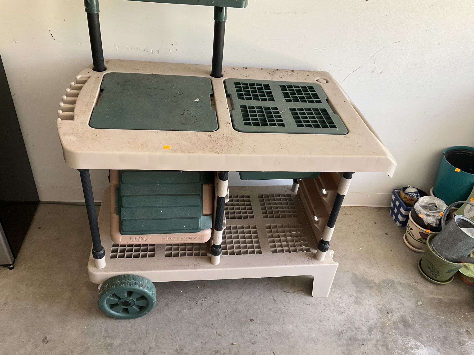 Suncast Plastic Potting Bench