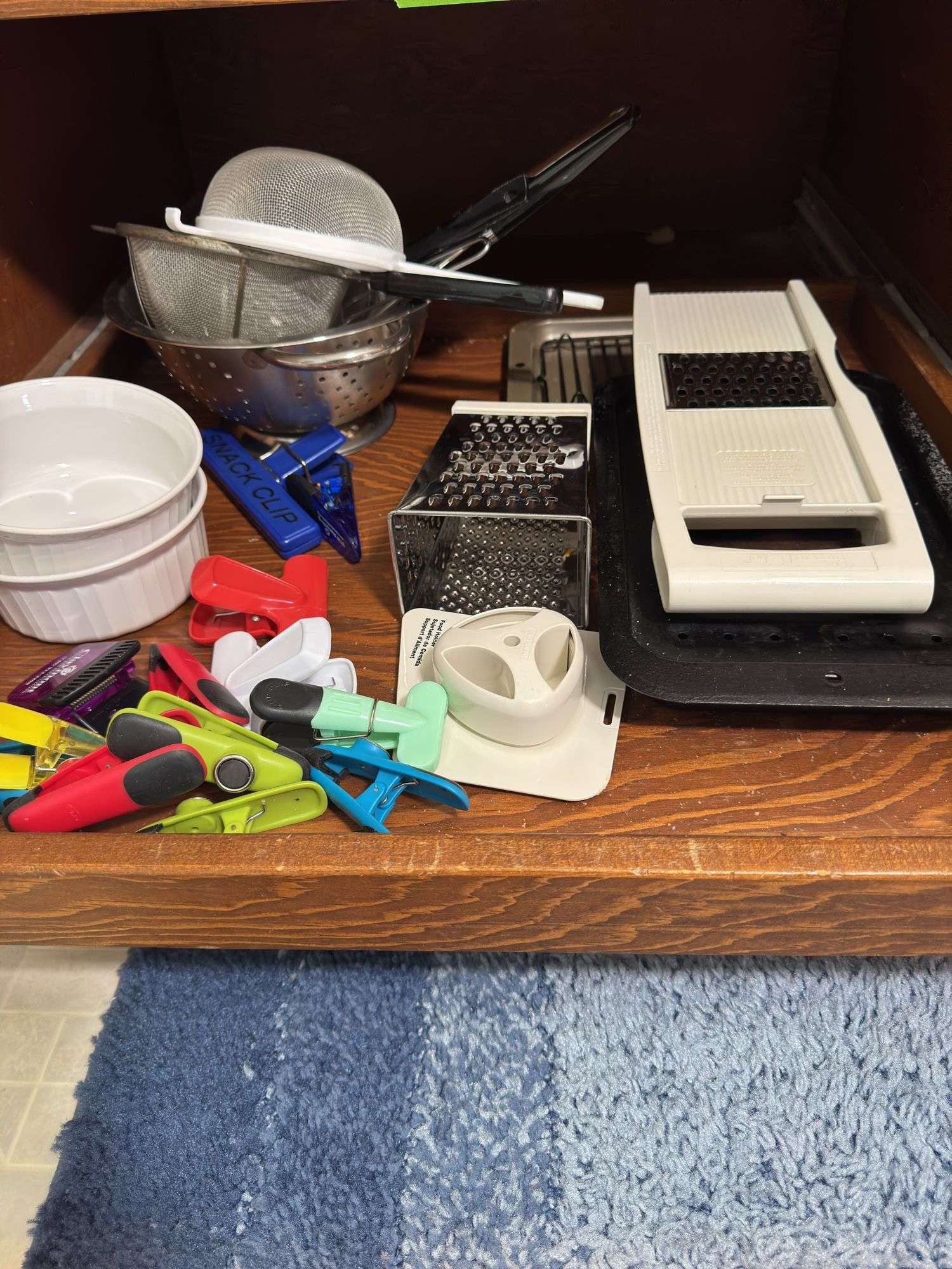 CHEESE GRATERS, COLANDERS, BROILER PAN, BAG CLIPS