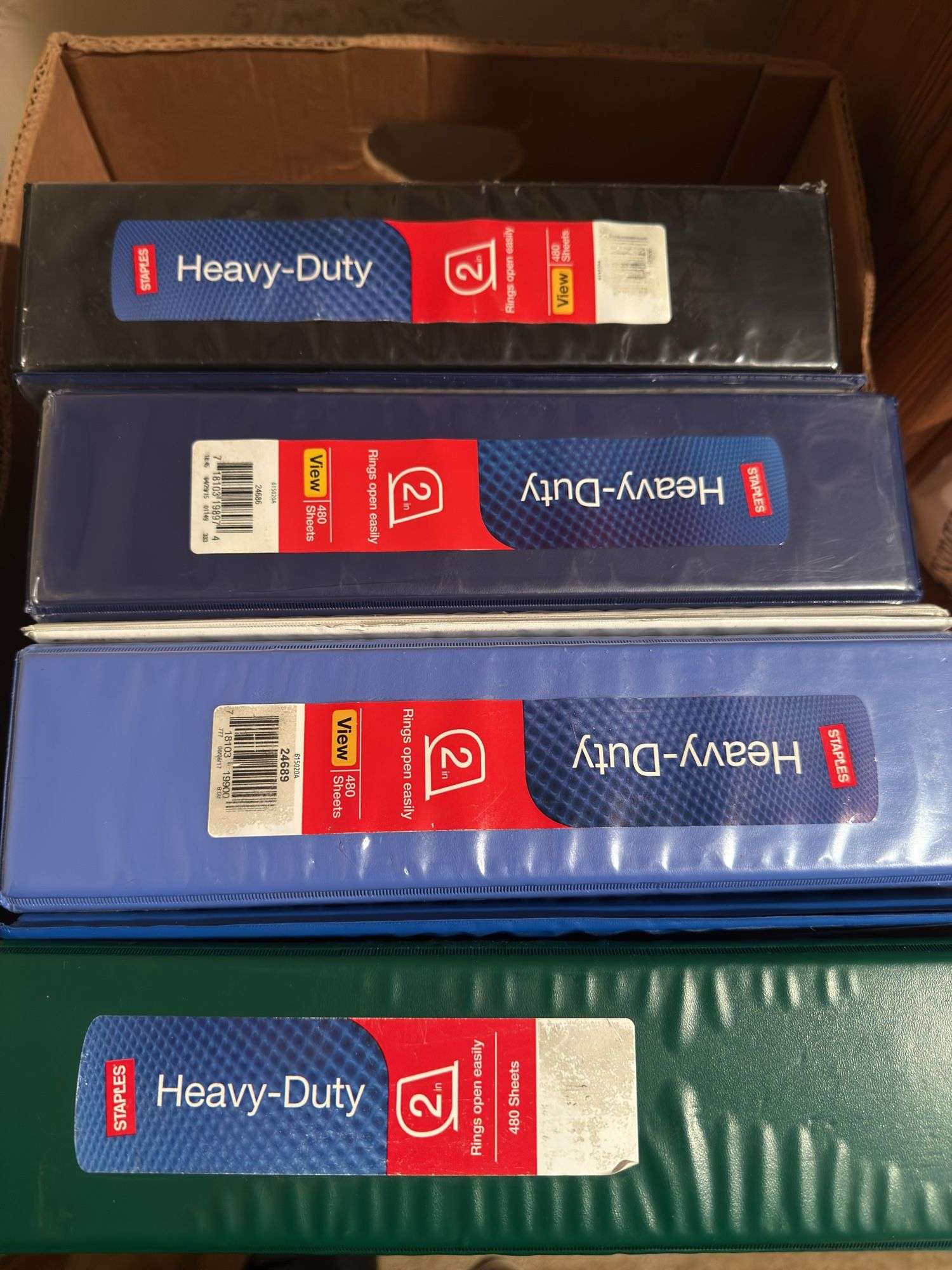 VARIETY OF LOOSE LEAF BINDERS (x7)