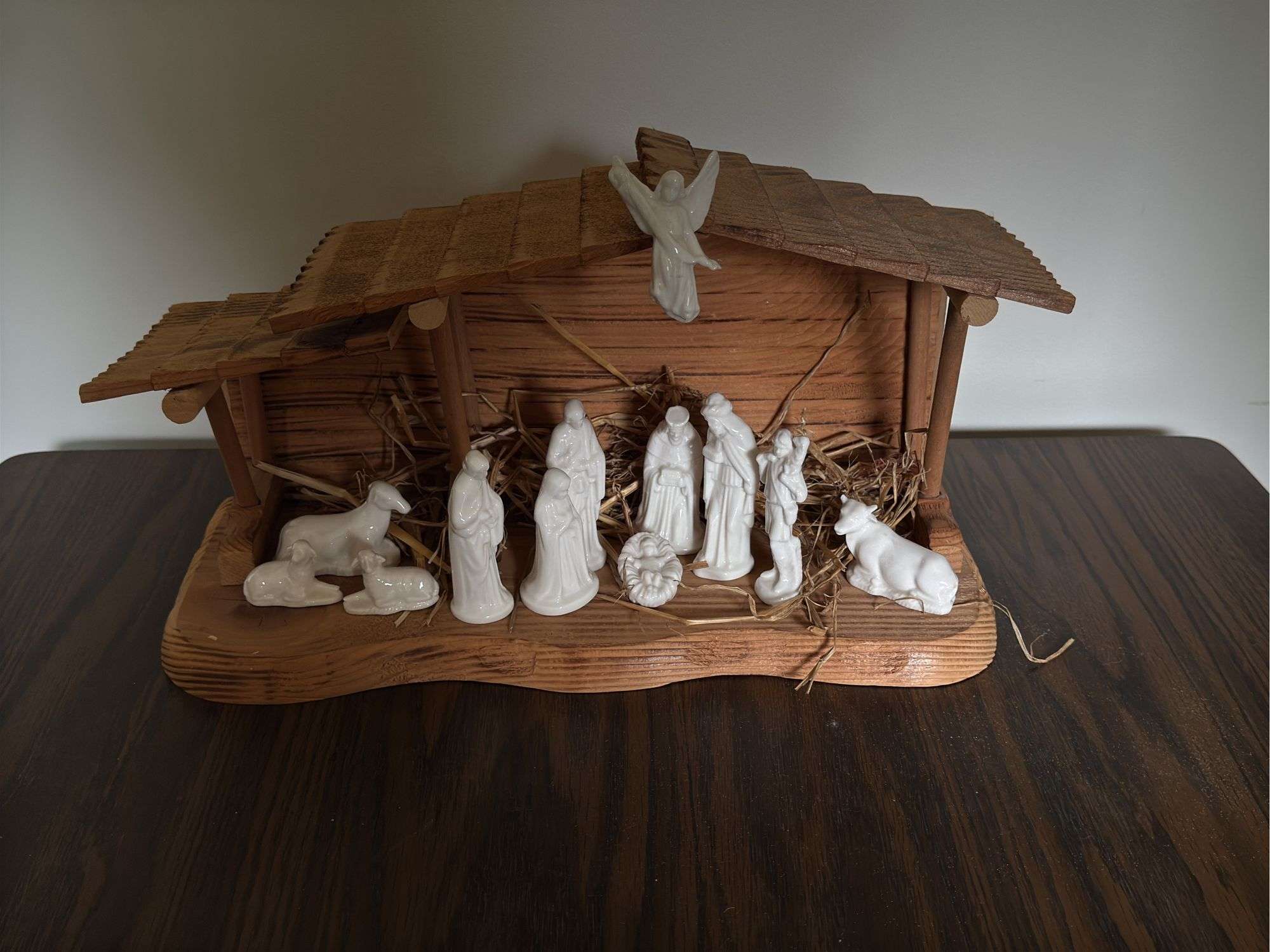 CHRISTMAS NATIVITY SCENE PORCELAIN FIGURINES AND WOODEN STABLE
