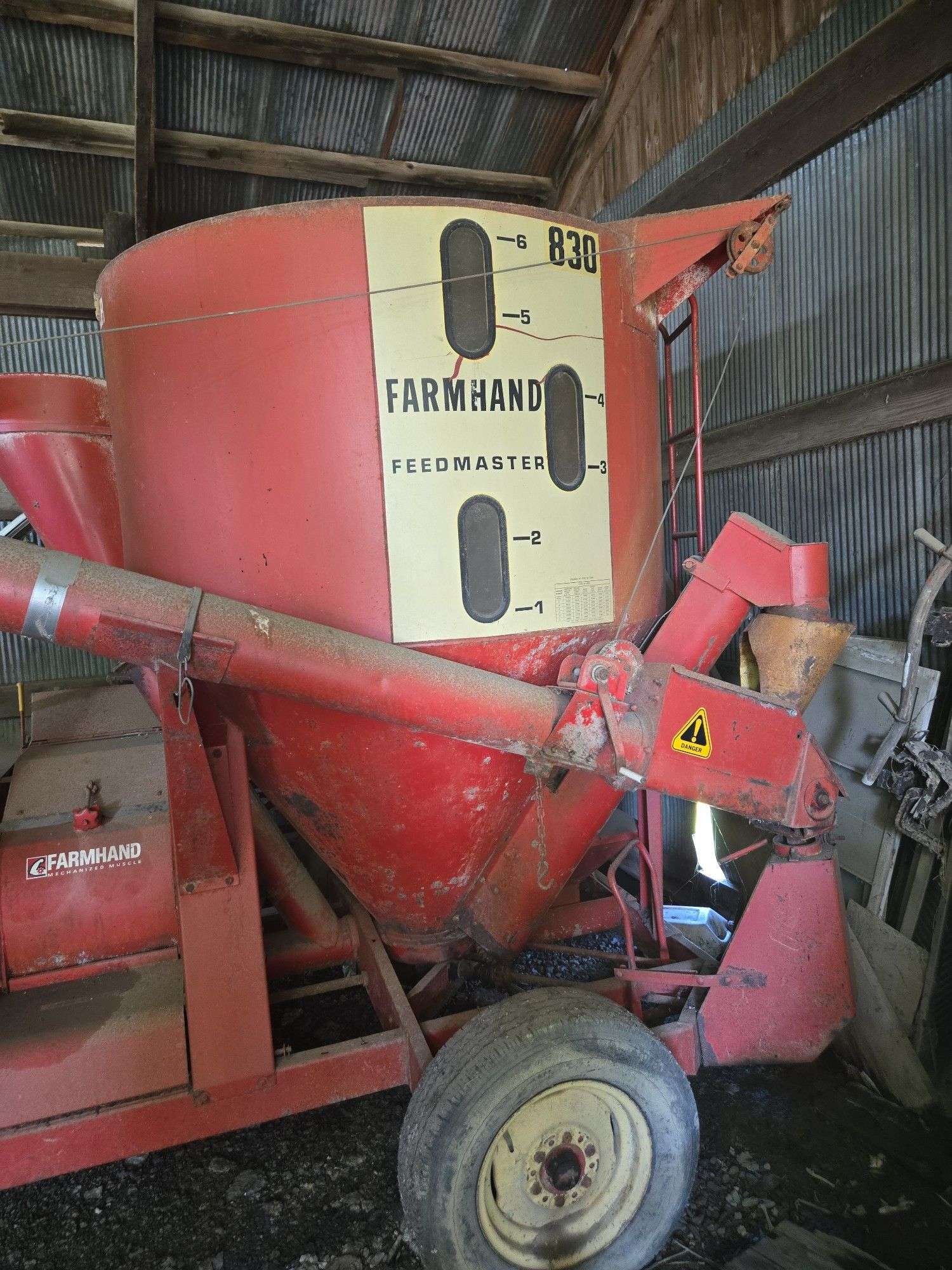Farmhand 830 Feed Master grinder-mixer