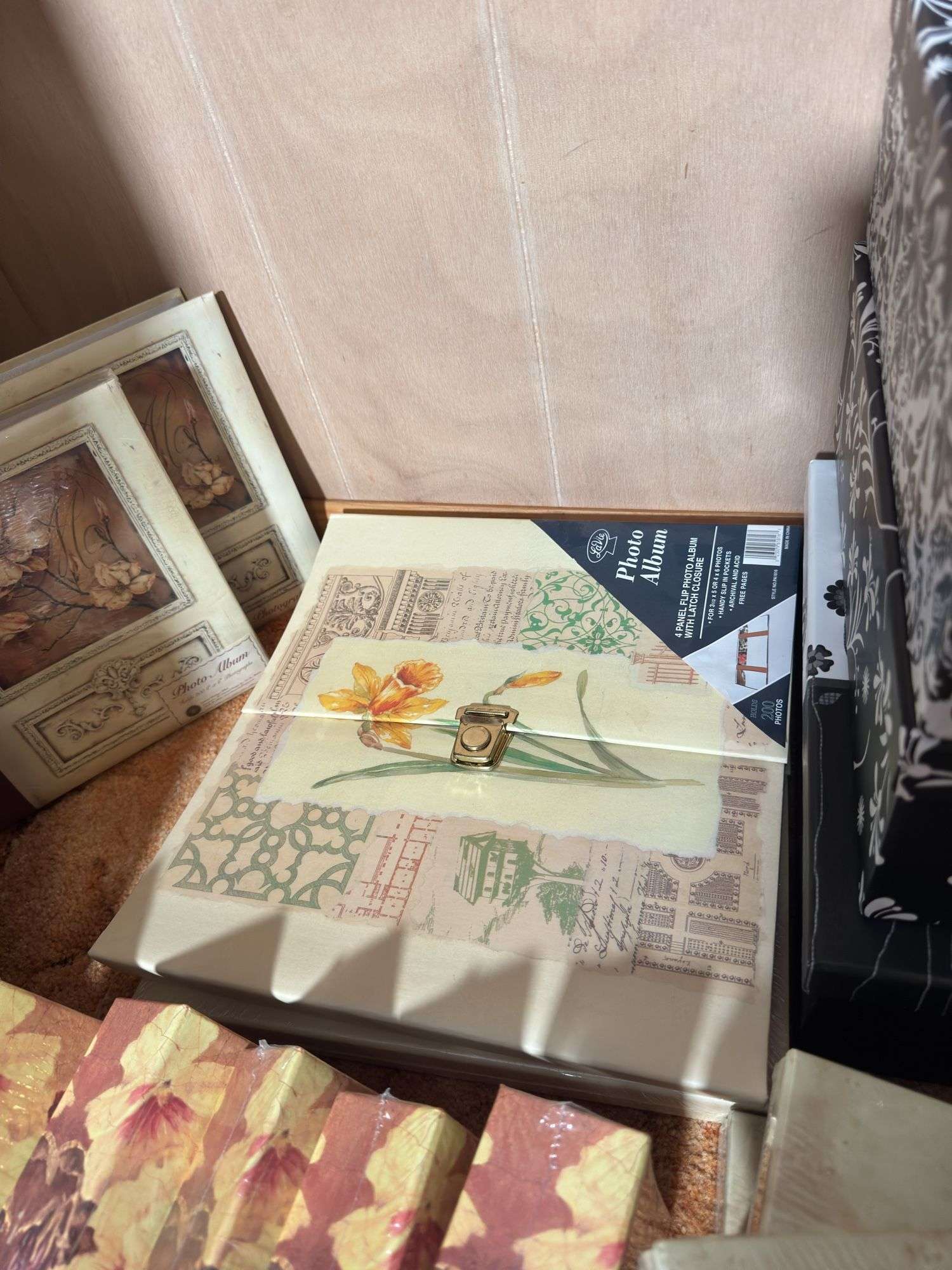 PHOTO ALBUMS AND BOXES