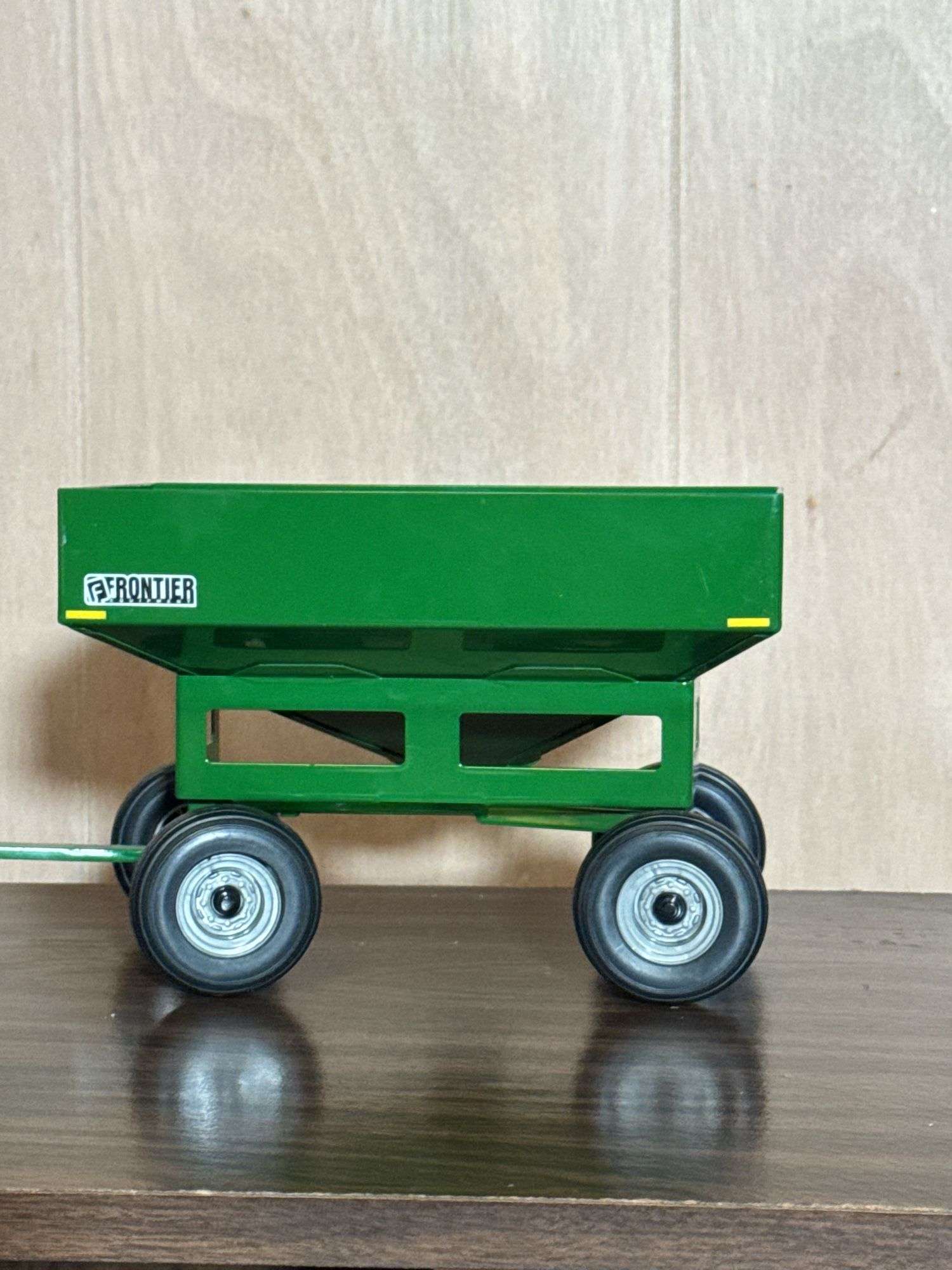 METAL JOHN DEER TRACTOR