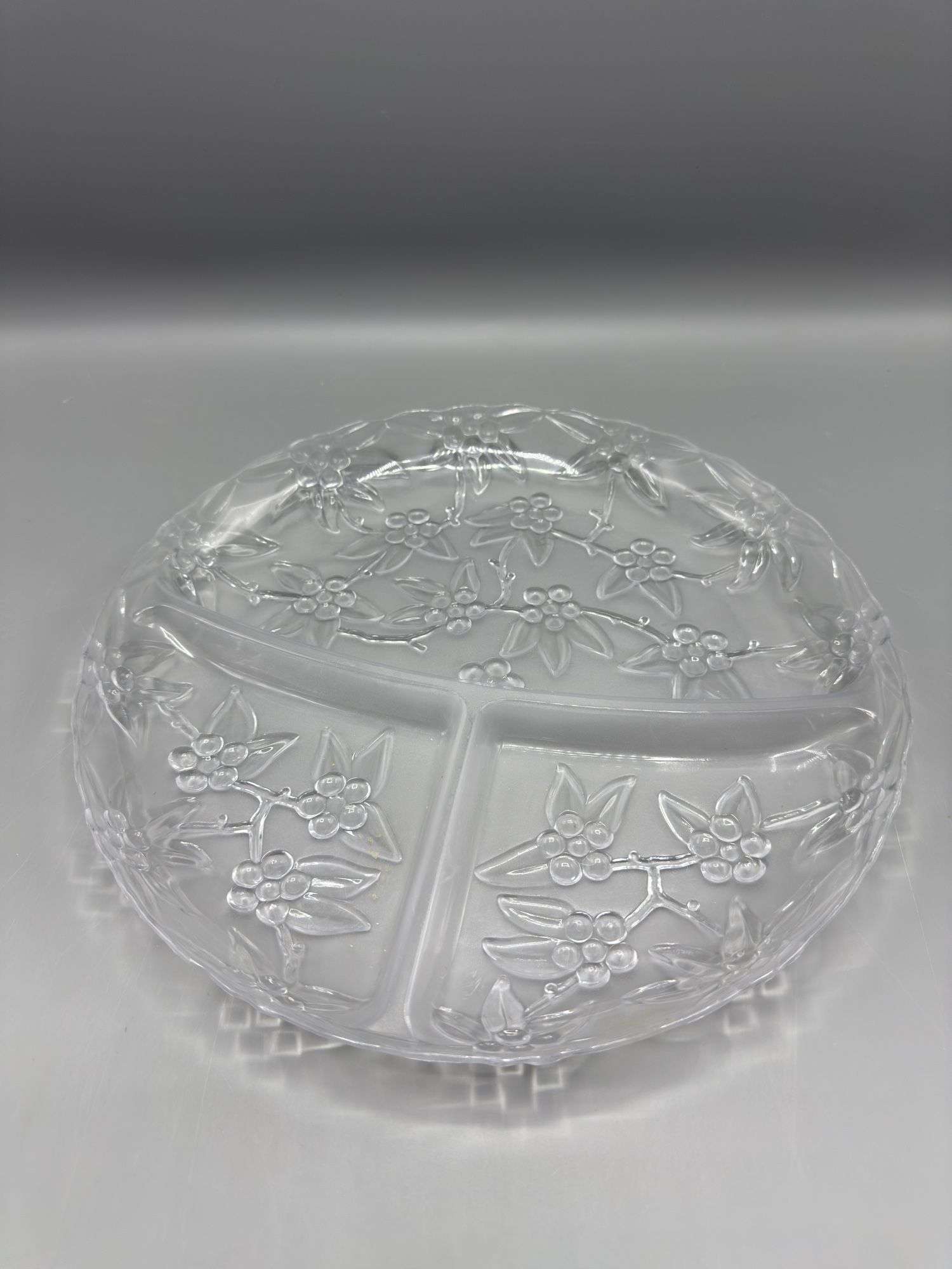 WOVEN BASKETS AND PLASTIC SERVING TRAYS