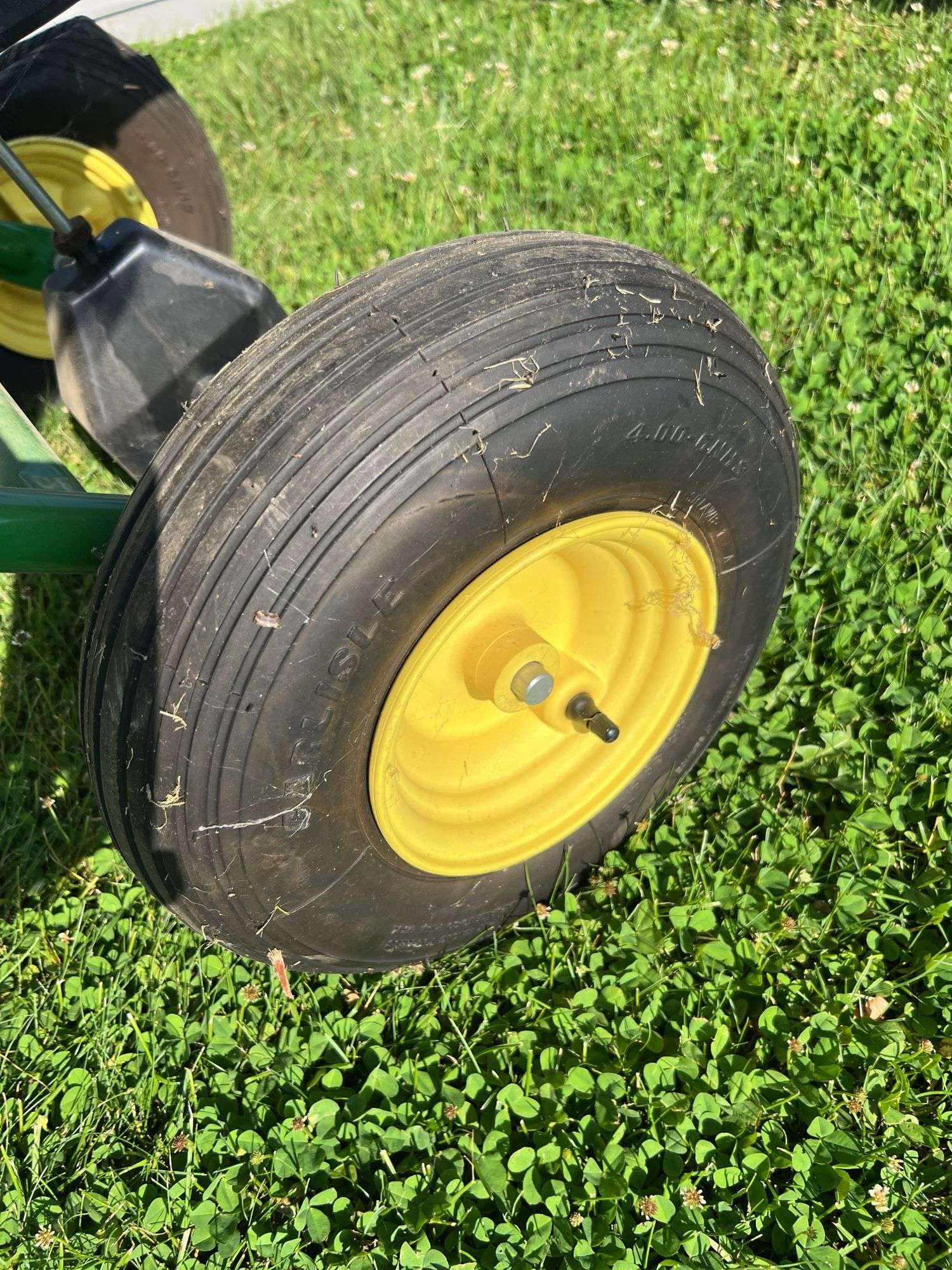 John Deere Plastic Pull Behind Fertilizer Spreader