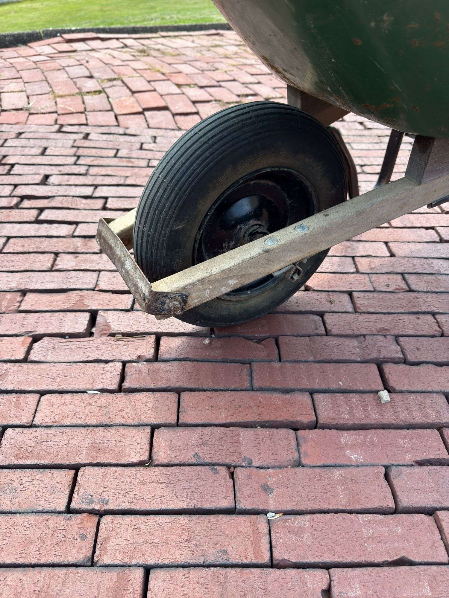 WOOD/METAL WHEELBARROW