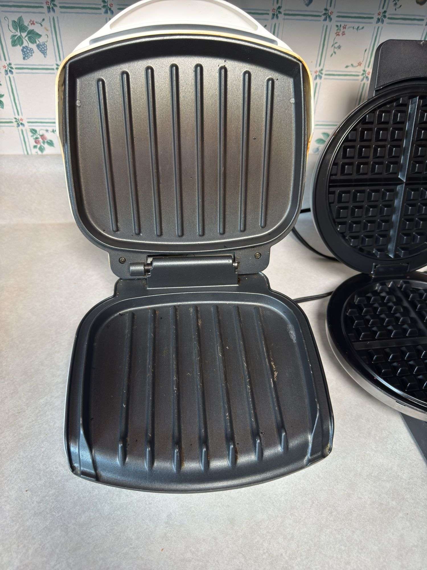 LEAN MEAN GRILLING MACHINE, CUISINART WAFFLE MAKER
