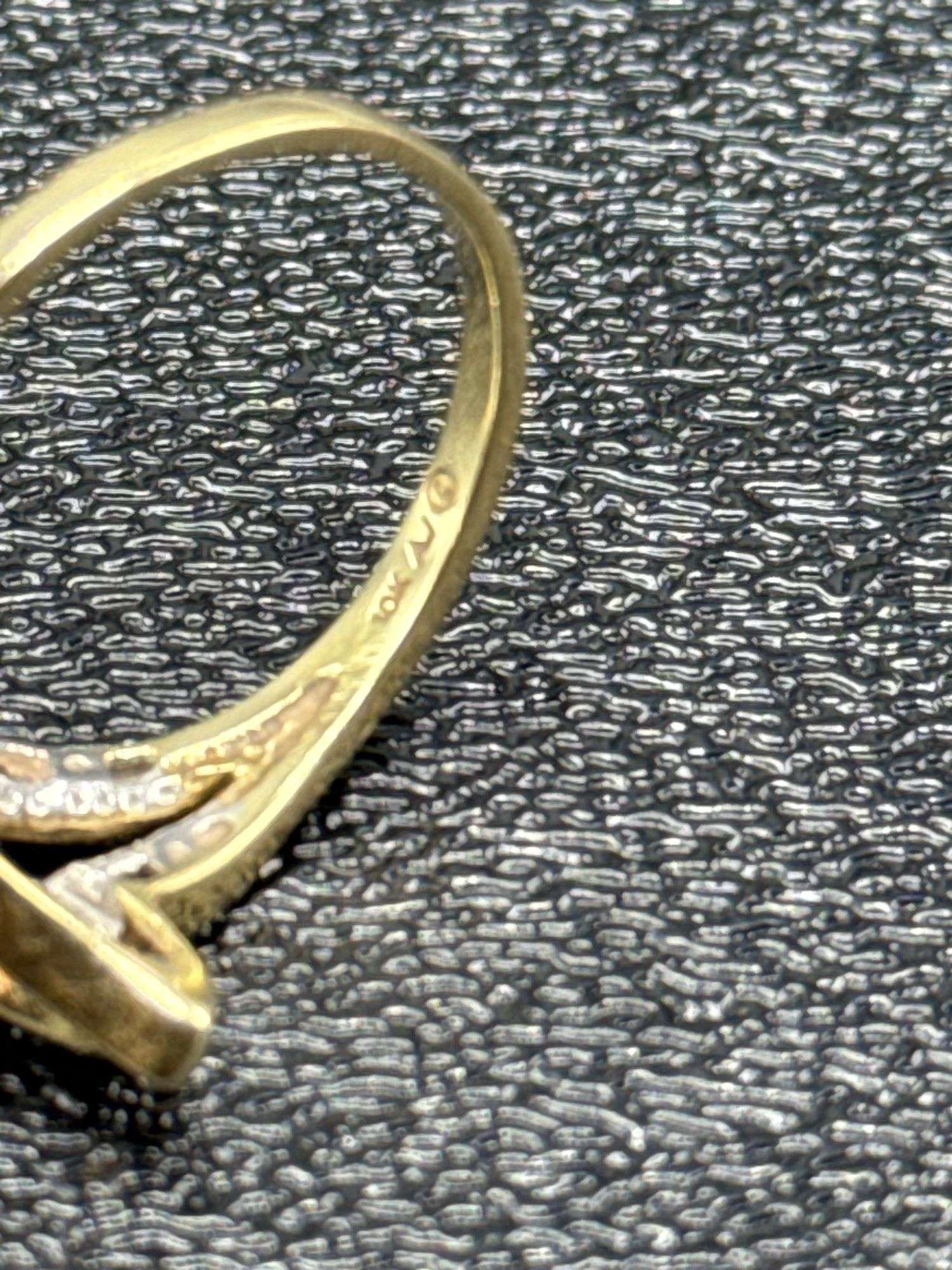 10K GOLD RING WITH DIAMONDS APPROX. 2.5 GRAMS