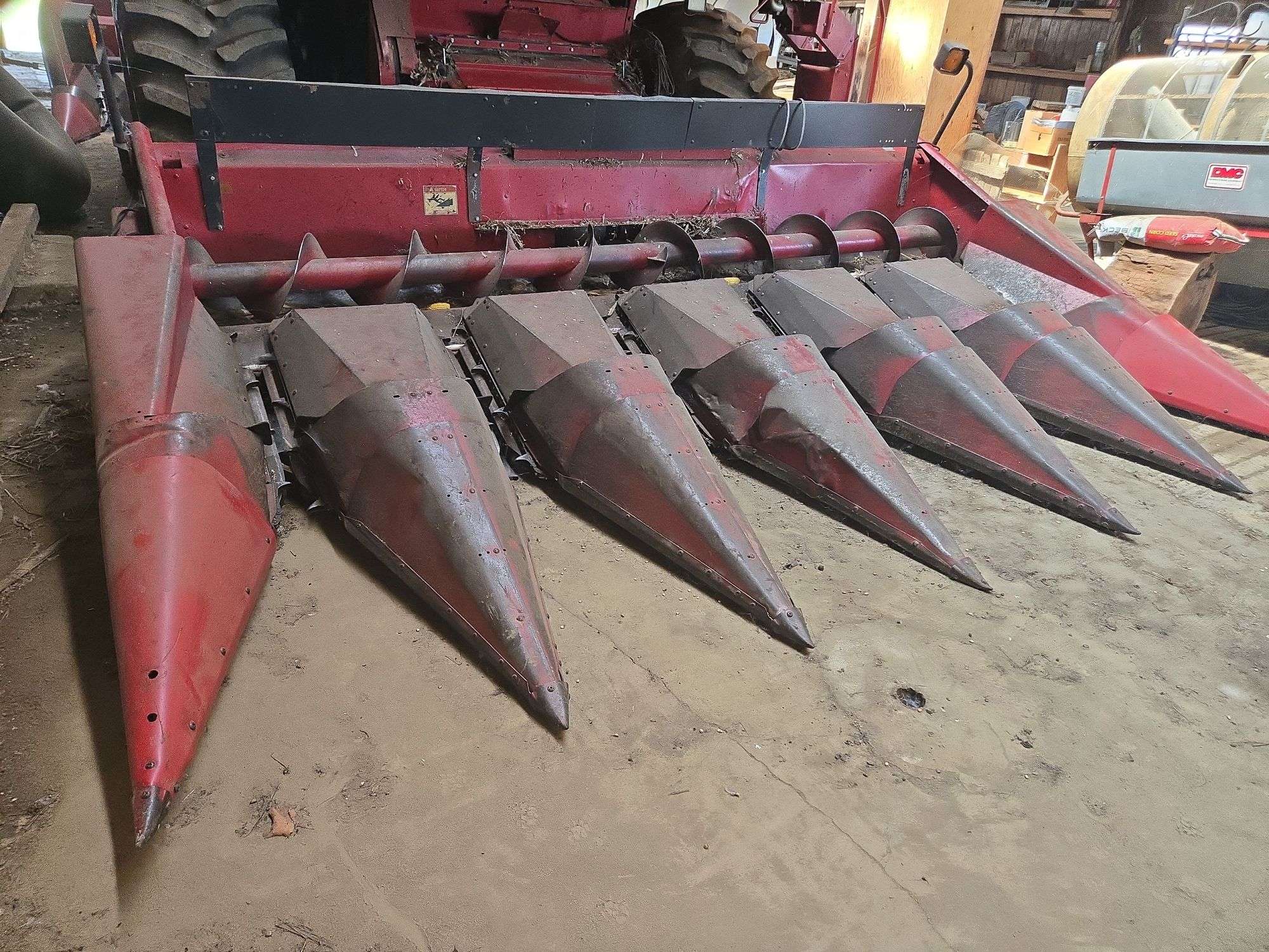 Case model 1063 6 row cornhead attachment