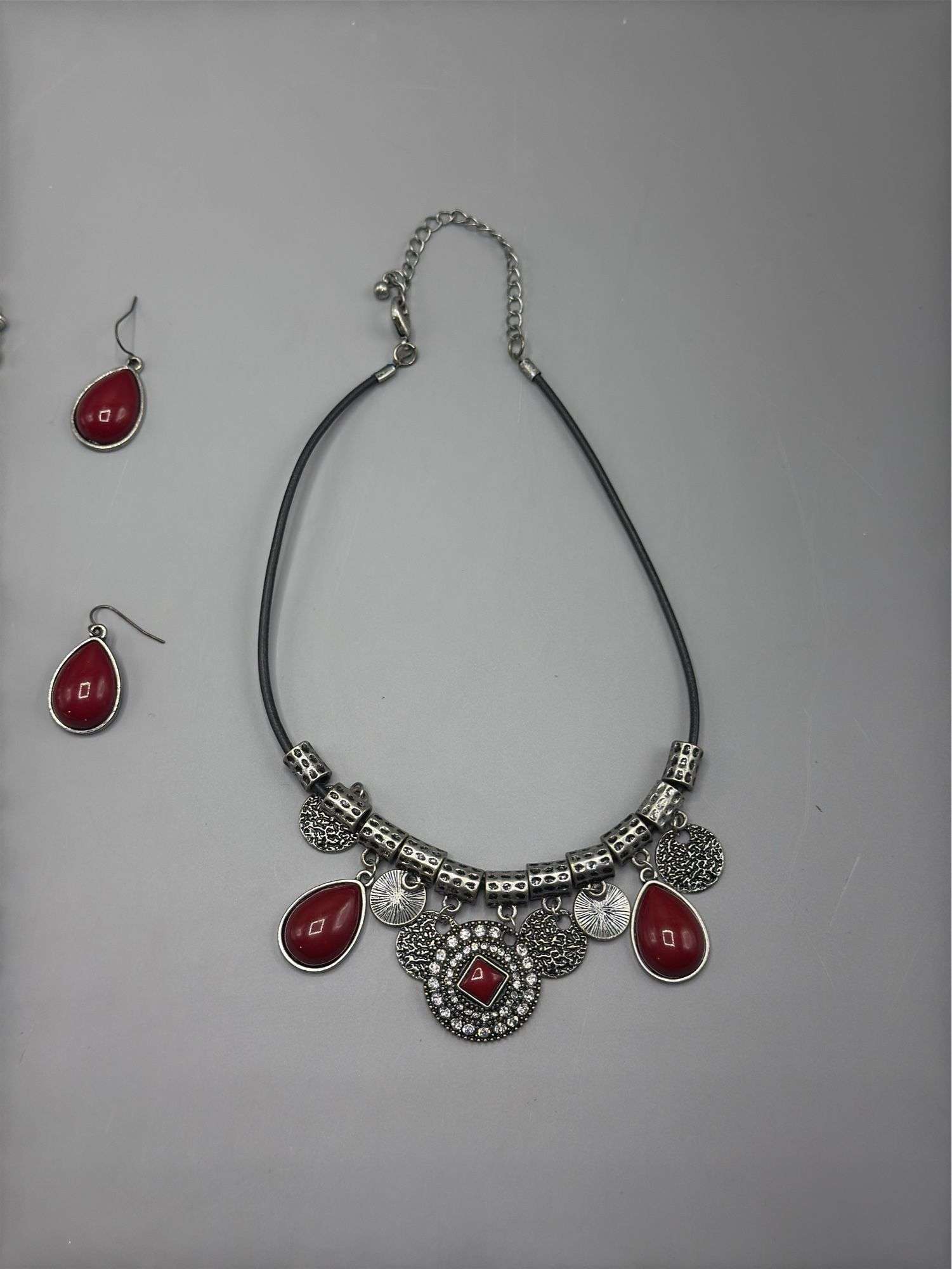 PREMIER DESIGNS NECKLACES, BRACELETS, AND EARRINGS