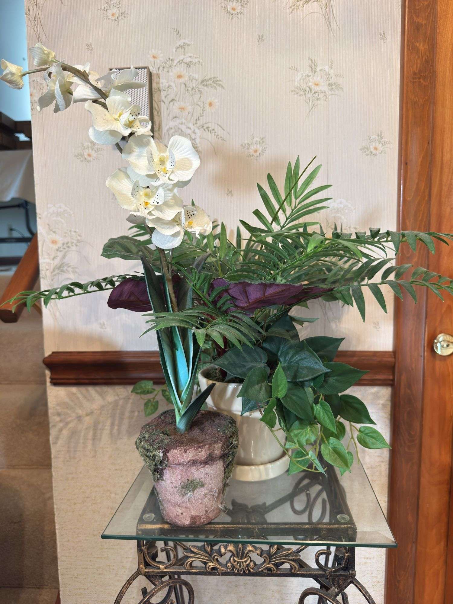 PLANT STAND AND FAUX PLANTS