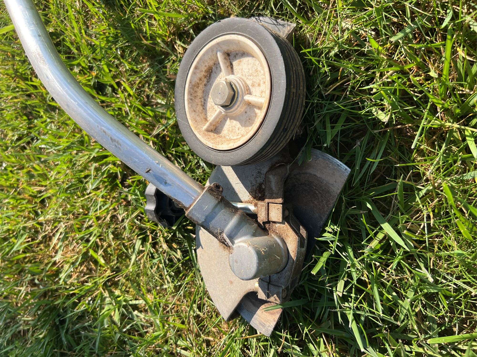 Stihl FC 75 Weedeater with Lawn Edger Attachment