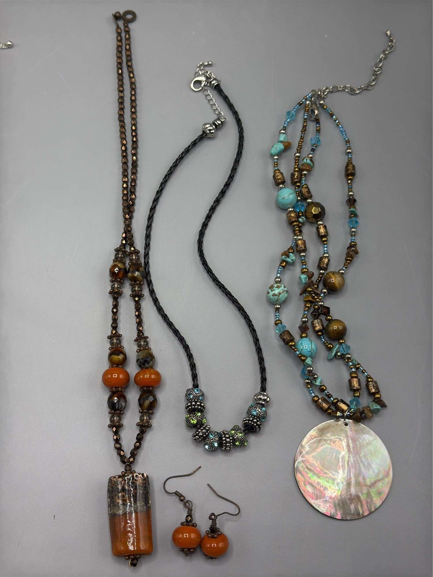 VARIETY OF BEADED AND TURQUOISE NECKLACES AND PAIR OF MATCHING EARRINGS