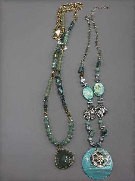 VARIETY OF BEADED AND TURQUOISE NECKLACES AND PAIR OF MATCHING EARRINGS