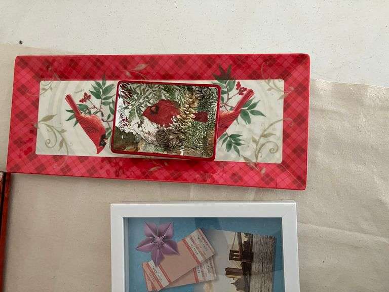 STEP STOOL, DECOR PLATE, WALL ART