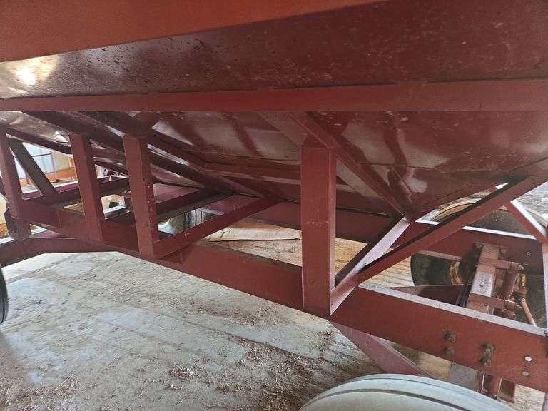 M & W 300B Little Red Wagon grain cart