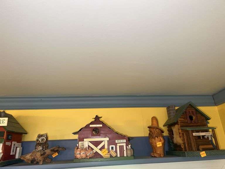Assorted Decor in Kitchen