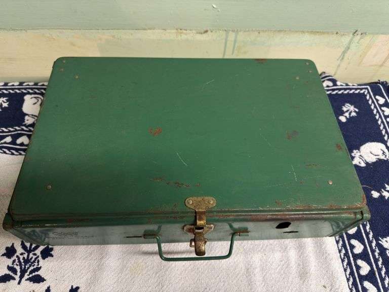 VINTAGE COLEMAN DUAL BURNER PORTABLE CAMPING STOVE