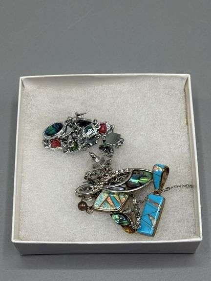 VARIETY OF BEADED NECKLACES, BRACELETS, EARRINGS