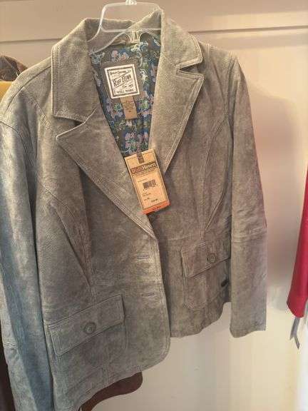 CONTENTS OF CLOSET WOMEN’S COATS AND JACKETS (SOME NEW WITH TAGS) ALOT OF SIZE L AND XL. SHOES SIZE