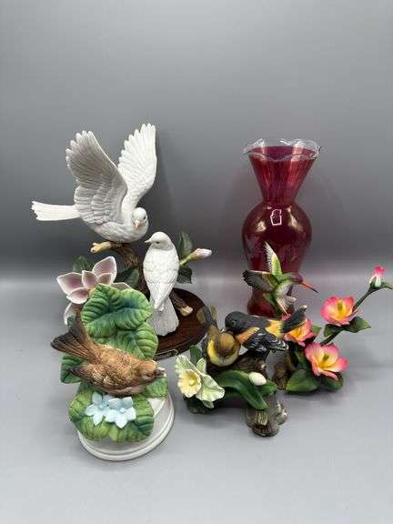 HAND-PAINTED COLLECTIBLE PORCELAIN/CERAMIC VARIETY OF BIRDS, HUMMINGBIRDS, DOVES, SPARROW, ORIOLES