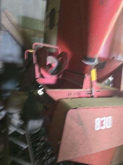 Farmhand 830 Feed Master grinder-mixer