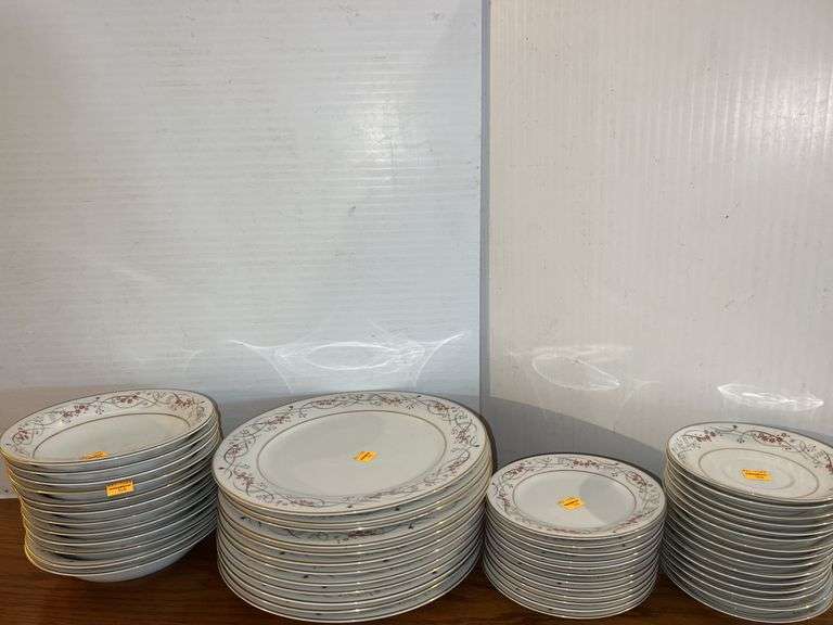 Noritake Calvert Pattern Fine China Plates and Saucers