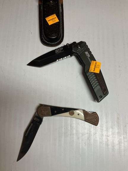 2 Knives, Knife Case