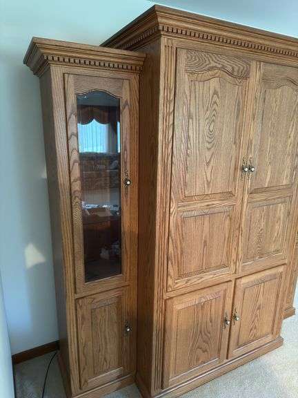 LARGE SOLID OAK AMISH BUILT ENTERTAINMENT CENTER