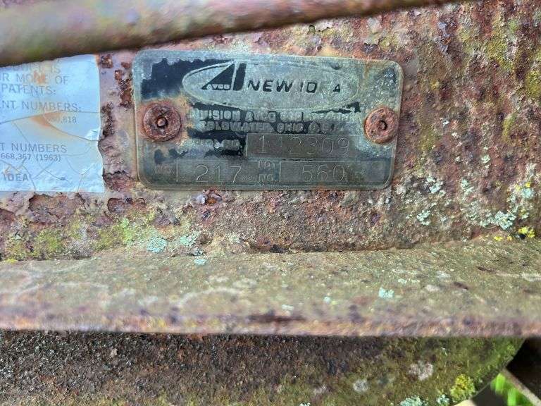 New Idea 217 PTO manure spreader