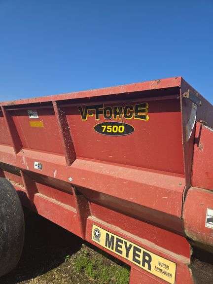 Meyer V-Force 7500 manure spreader