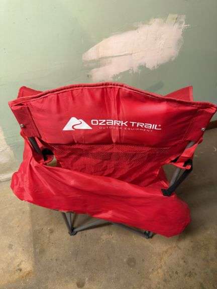 OZARK TRAIL CAMP CHAIR AND OUTDOOR COLLAPSIBLE/FOLDABLE ROUND BEACH/CAMPING TABLE WITH CARRYING CASE
