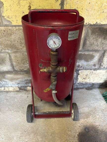 CYCLONE MFG PRESSURE SANDBLASTER
