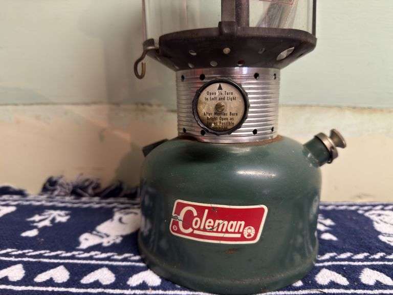 VINTAGE COLEMAN TWO MANTLE FUEL LANTERN AND NW TERRITORY PROPANE SINGLE BURNER STOVE WITH BASE