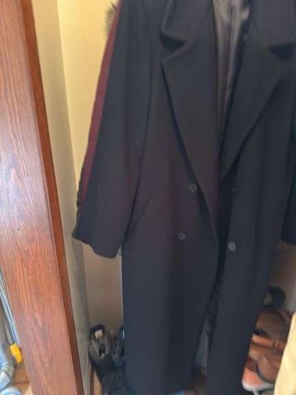CONTENTS OF CLOSET WOMEN’S COATS AND JACKETS (SOME NEW WITH TAGS) ALOT OF SIZE L AND XL. SHOES SIZE