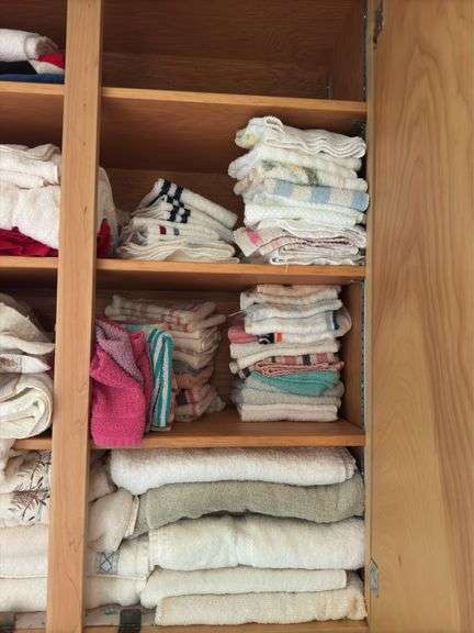 CONTENTS OF CABINET, TOWELS, WASHCLOTHS