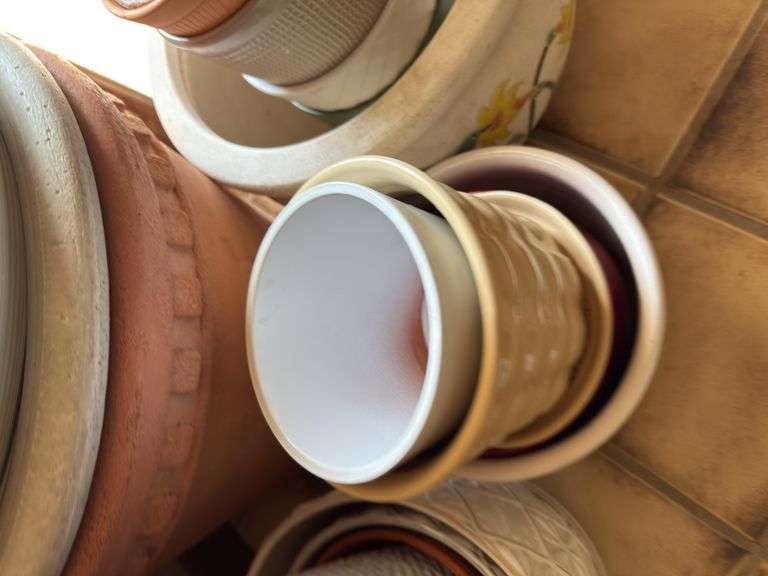 LARGE VARIETY OF FLOWER POTS