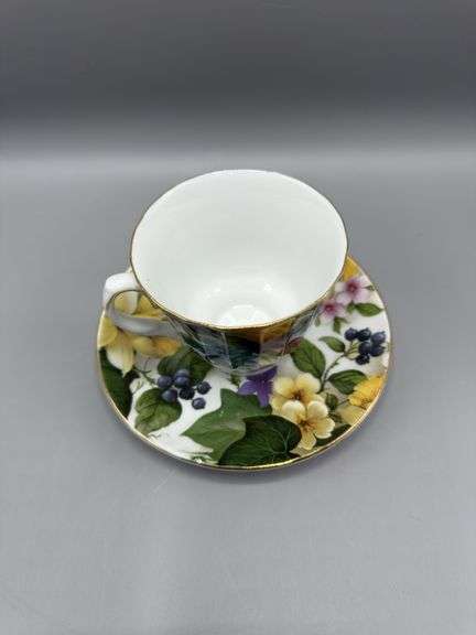 BAUM BROS 4 PC TEACUP AND SAUCER SET