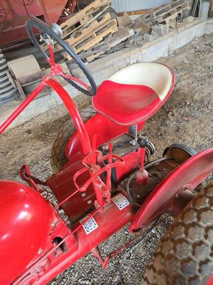 1947 McCormick IH Farmall Cub w/ 4.5' blade attachment