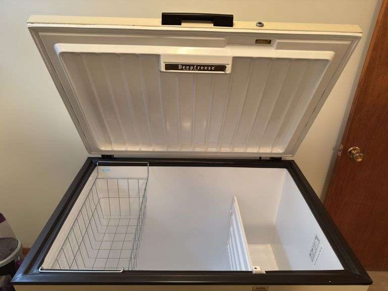 AMANA DEEPFREEZE CHEST FREEZER