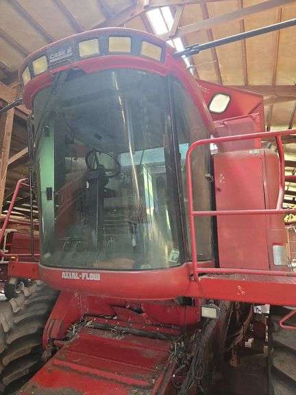 Case IH 2388 Axial- Flow Rotary Combine