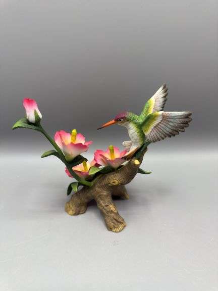 HAND-PAINTED COLLECTIBLE PORCELAIN/CERAMIC VARIETY OF BIRDS, HUMMINGBIRDS, DOVES, SPARROW, ORIOLES