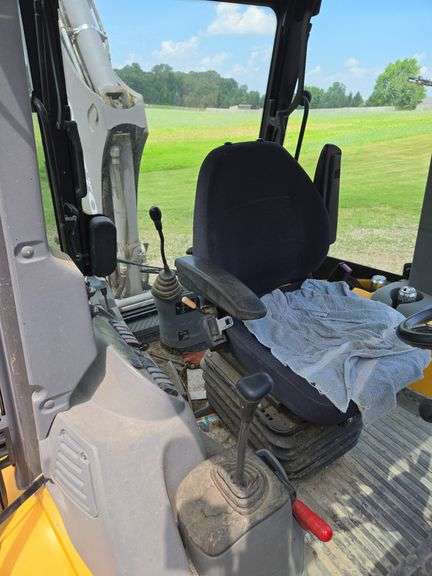 Volvo BL60 Backhoe Loader with extend-hoe