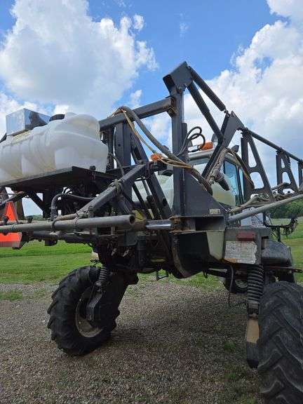 Melroe 3430 Spra-coupe sprayer
