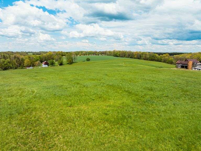 4.8 Acres, 910 ft frontage, Building Site