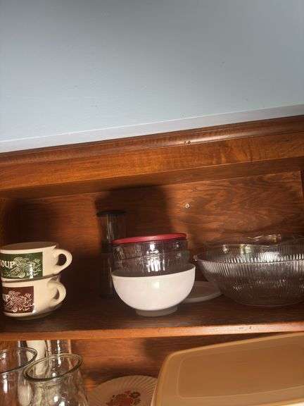CONTENTS OF CABINET VINTAGE FLOUR SIFTER, SERVING BOWLS, MEASURING CUPS, FOOD SCALES