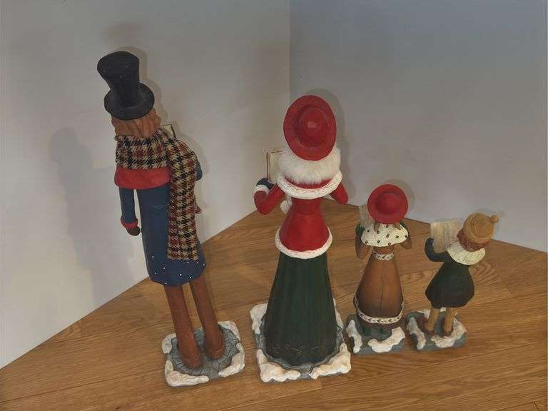 4 Christmas Caroling Figures