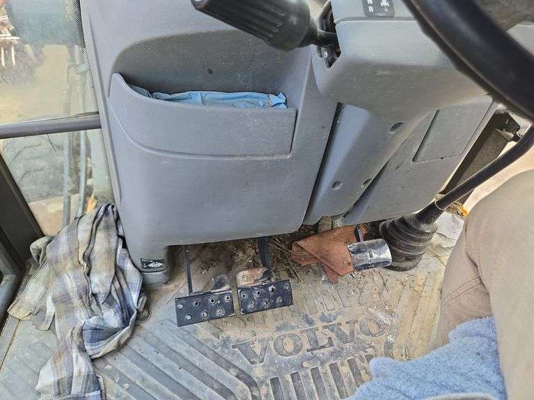 Volvo BL60 Backhoe Loader with extend-hoe