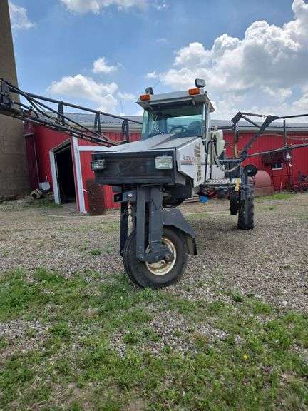 Melroe 3430 Spra-coupe sprayer