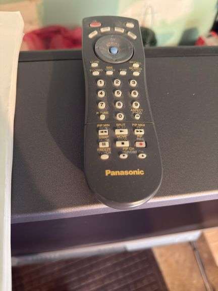LARGE VINTAGE PANASONIC CINEMA VISION HDTV PROJECTION MONITOR